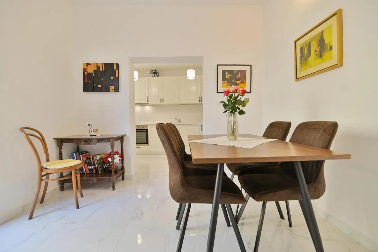Apartments Art Трогир